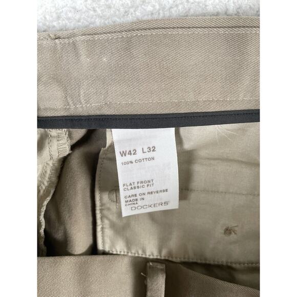 NEW Dockers Pants Mens 42x32 Beige D3 Classic Fit Comfort Waist Khaki Office NWT - Picture 15 of 16